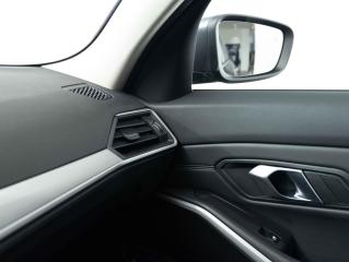 BMW Řada 3 (2021) 318d Touring - náhled 16