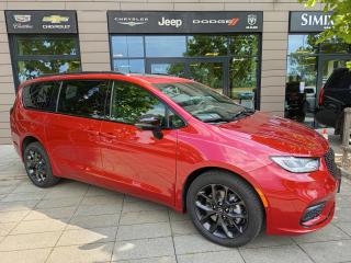 Chrysler Pacifica 2025 Limited AWD SKLADEM
