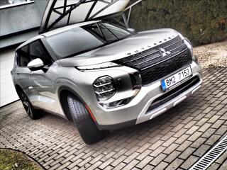 Mitsubishi Outlander 2,4 7míst, intense - náhled 3