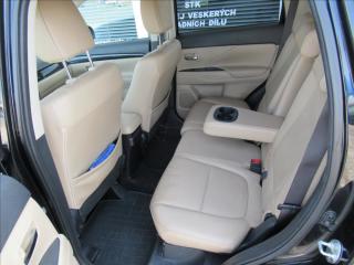 Mitsubishi Outlander 2,3 INTENSE+ 2.2 DI-D 6AT 4WD - náhled 12