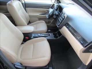 Mitsubishi Outlander 2,3 INTENSE+ 2.2 DI-D 6AT 4WD - náhled 23