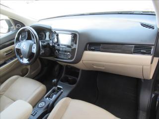 Mitsubishi Outlander 2,3 INTENSE+ 2.2 DI-D 6AT 4WD - náhled 24