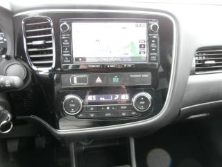 Mitsubishi Outlander (2016) 2.2D 110kW 6 st. MAN 4X4 - náhled 24
