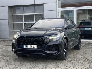 Audi RS Q8 v�fuk Akrapovi�, TOP stav!