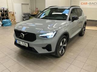 Volvo XC40 B3 PLUS DARK DCT
