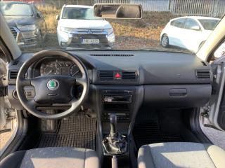 Škoda Octavia 1,6 MPI Tour Combi,ČR - náhled 9