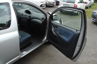 Toyota Yaris (2005) 1.0 VVT-i, Klima, Pojízdné ! - náhled 24