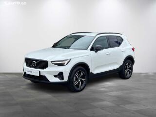 Volvo XC40 Plus Dark B4