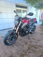 Honda CB 650 R Neo Sport Caf� + Akrapovi�