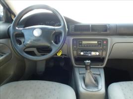 Volkswagen Passat 1,6 Bez dokladů !!! - náhled 26