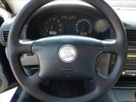 Volkswagen Passat 1,6 Bez dokladů !!! - náhled 32