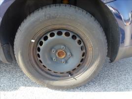 Volkswagen Passat 1,6 Bez dokladů !!! - náhled 39