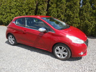 Peugeot 208 1.2THp 60KW,121TKm, NAVI!!