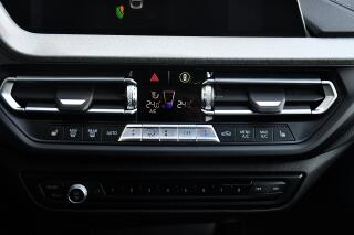 BMW Řada 2 218d LED HUD CARPLAY 1M ČR - náhled 26