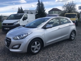 Hyundai i30 1.6i 88 KW 1.MAJ.R,DPH,TOP...