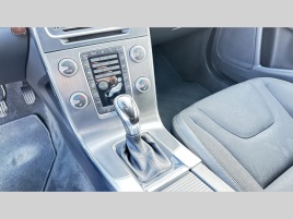 Volvo V60 (2016) D4 CROSSCOUNTRY 140KW AUTOMAT - náhled 16