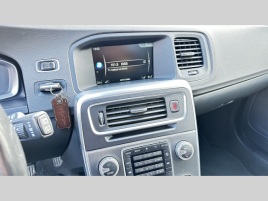 Volvo V60 (2016) D4 CROSSCOUNTRY 140KW AUTOMAT - náhled 17