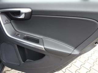 Volvo S60 (2017) 2.0 D4 147kW AUT -NOVÉ V ČR - náhled 31