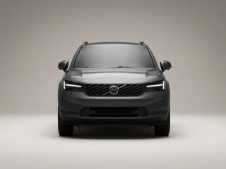 Volvo XC40 B3 PLUS DARK 