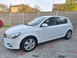 Kia Ceed 1.4i,77kW,servis KIA,REZERVACE