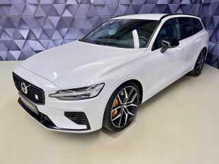 Volvo V60 T8 POLESTAR ENGINEERED AWD B&W