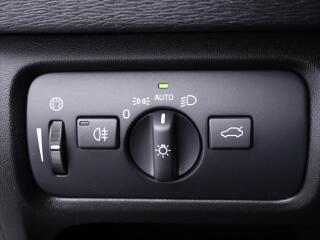 Volvo V40 1,5 T2 90kW Aut. Momentum - náhled 15