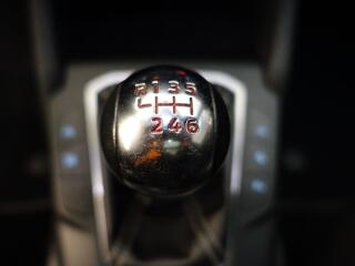 Ford Focus 2,0 ST Styling-Paket Performan - náhled 32