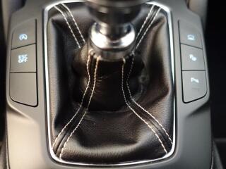 Ford Focus 2,0 ST Styling-Paket Performan - náhled 33