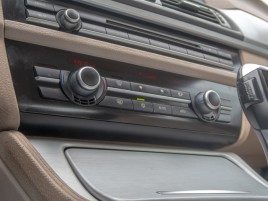 BMW Řada 5 (2010) 3.0i mat – NAVI - náhled 27