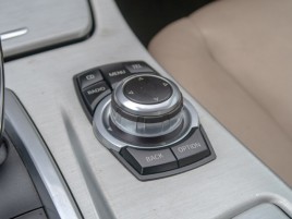 BMW Řada 5 (2010) 3.0i mat – NAVI - náhled 31