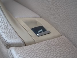 BMW Řada 5 (2010) 3.0i mat – NAVI - náhled 34