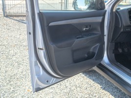 Mitsubishi Outlander (2013) 2.2D 110KW 4x4 – 1 MAJITEL - náhled 10
