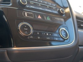 Mitsubishi Outlander (2013) 2.2D 110KW 4x4 – 1 MAJITEL - náhled 24