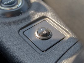 Mitsubishi Outlander (2013) 2.2D 110KW 4x4 – 1 MAJITEL - náhled 25