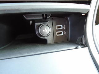 Ford S-MAX 2.0EcoBlue 140kw 8AT Vignale - náhled 31