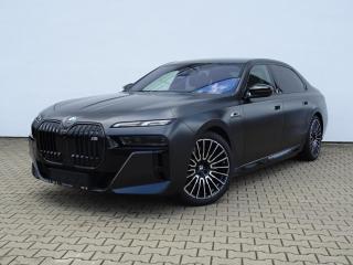 BMW M760e xDrive Sedan