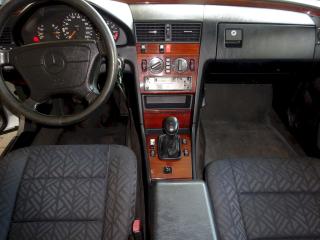 Mercedes-Benz Třídy C (1995) 180 Elegance - man. převodovka - náhled 10