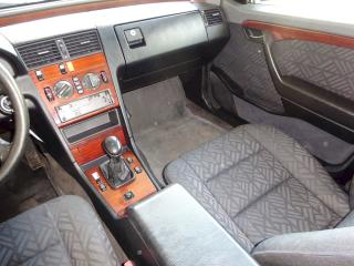 Mercedes-Benz Třídy C (1995) 180 Elegance - man. převodovka - náhled 11