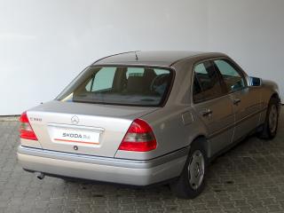 Mercedes-Benz Třídy C (1995) 180 Elegance - man. převodovka - náhled 16