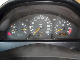 Mercedes-Benz Třídy C (1995) 180 Elegance - man. převodovka - náhled 19