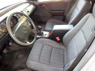 Mercedes-Benz Třídy C (1995) 180 Elegance - man. převodovka - náhled 9