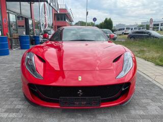 Ferrari 812 SUPERFAST z�ruka 2roky