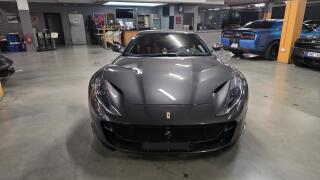 Ferrari 812 Superfast 2roky Z�RUKA pln� SERVIS