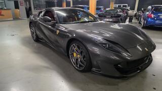 Ferrari 812 2roky Z�RUKA pln� SERVIS