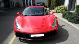 Ferrari 488 jako nov� pln� servis Z�RUKA