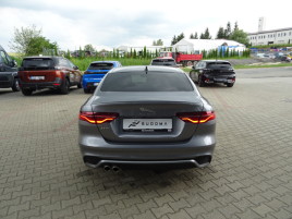 Jaguar XE D180 R - Dynamic SE - náhled 10