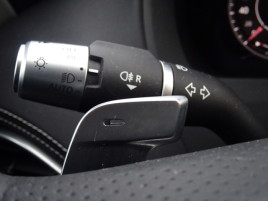 Jaguar XE D180 R - Dynamic SE - náhled 31