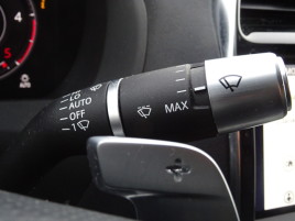 Jaguar XE D180 R - Dynamic SE - náhled 32