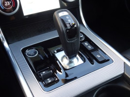 Jaguar XE D180 R - Dynamic SE - náhled 37
