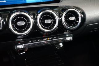 Mercedes-Benz Třídy A (2023) 180*CAMERA*CARPLAY* - náhled 14